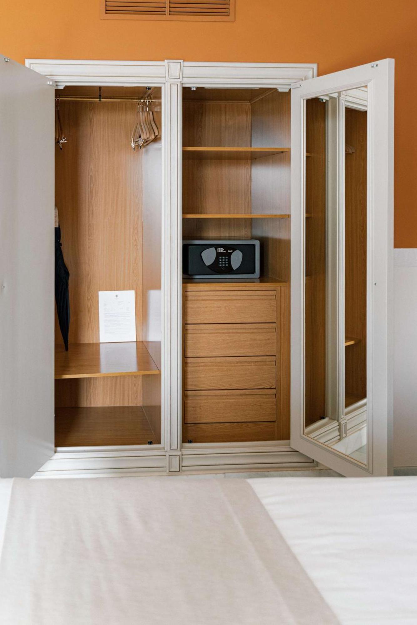 Classic Single Room