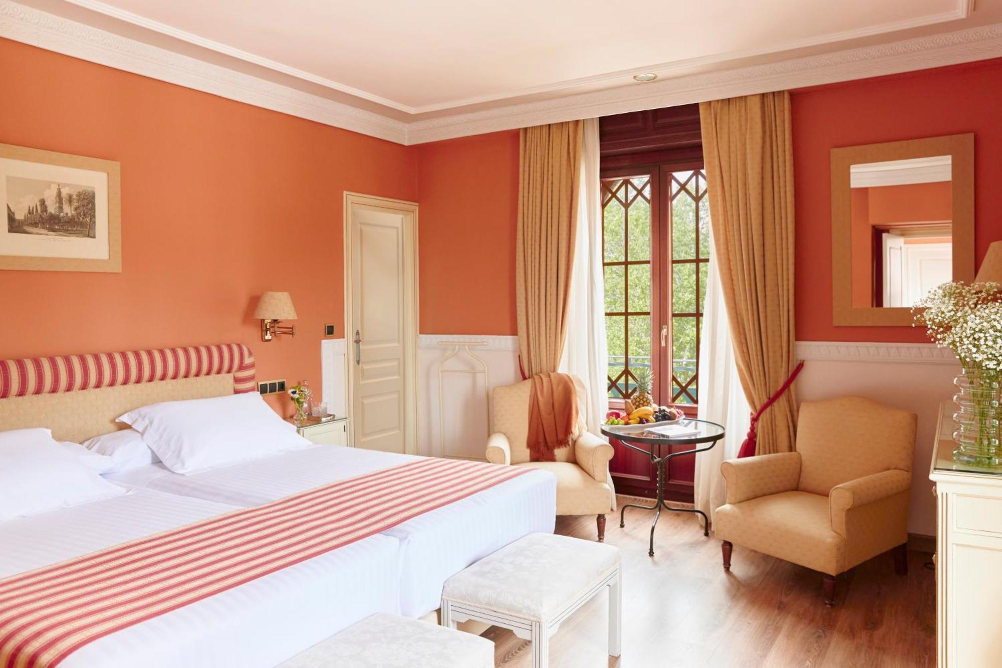 Standard Twin Room One Extra Single Bed Non-Smoking